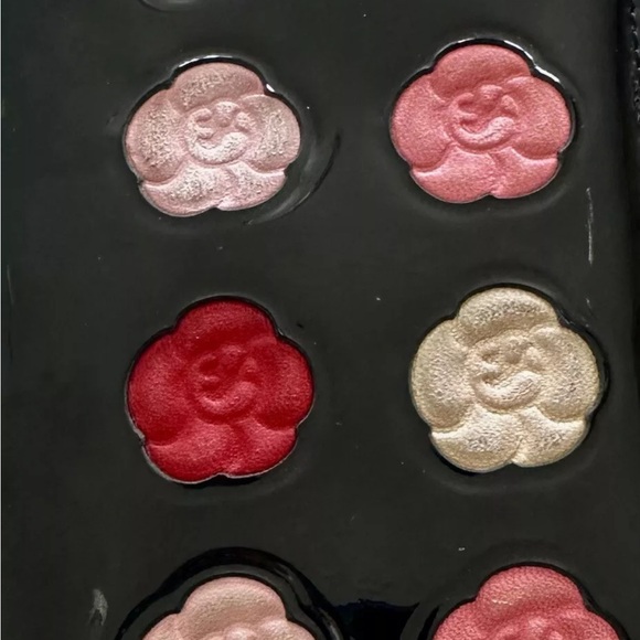 Chanel Camellia Makeup Palette Patent Leather Long Wallet - Picture 2 of 12